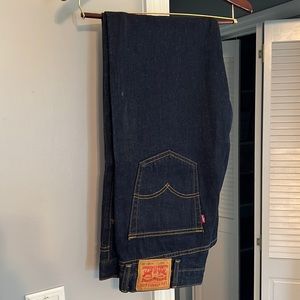 Men’s Levi’s 505 38 x 32 Dark Blue Jeans. Excellent condition. Never worn.